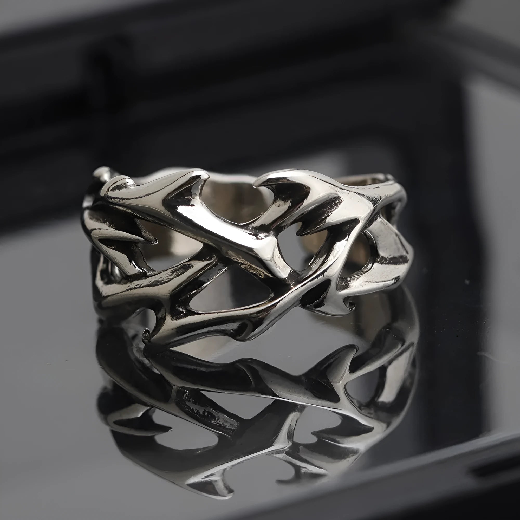 Adjustable copper men's ring with geometric thorn flower design in J2150 thorns colour