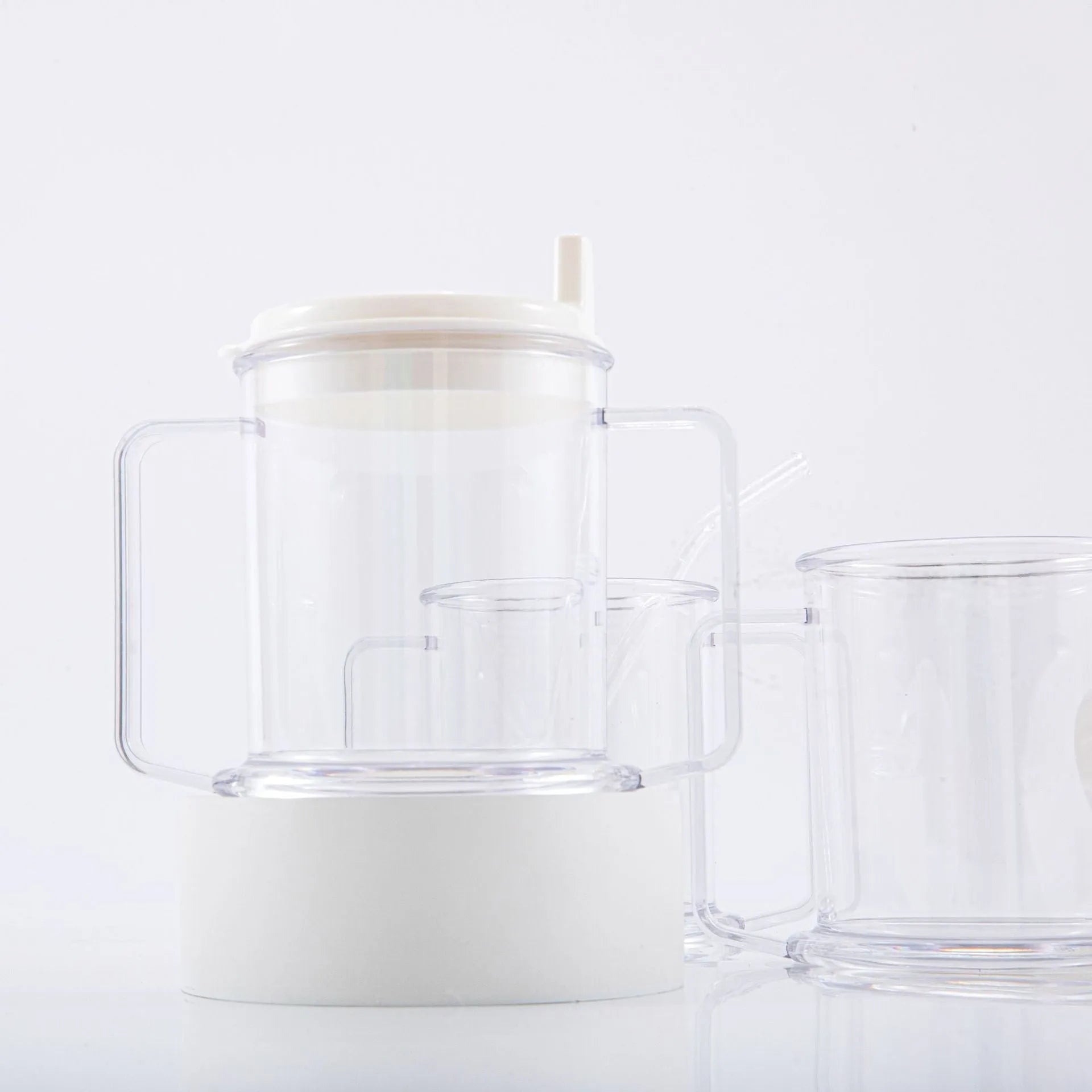 Transparent spill-proof drinking cup with PP plastic construction showing dimensions