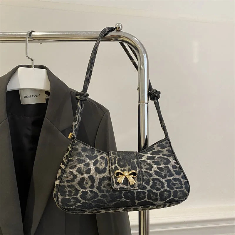 Large capacity casual women's PU handbag with sandwich pocket design in black colour