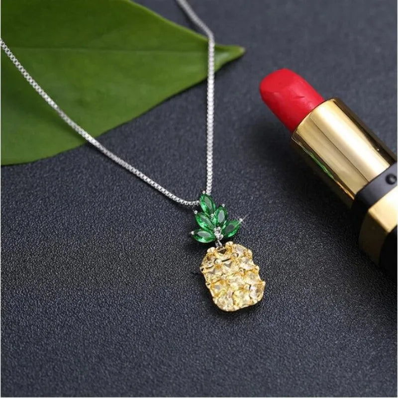 Silver pineapple diamond necklace with geometric design in Korean fashion style