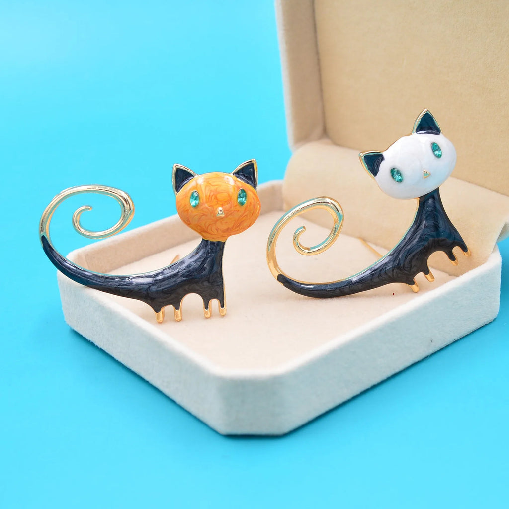 White and orange painted trailing up kitty brooch made from alloy metal