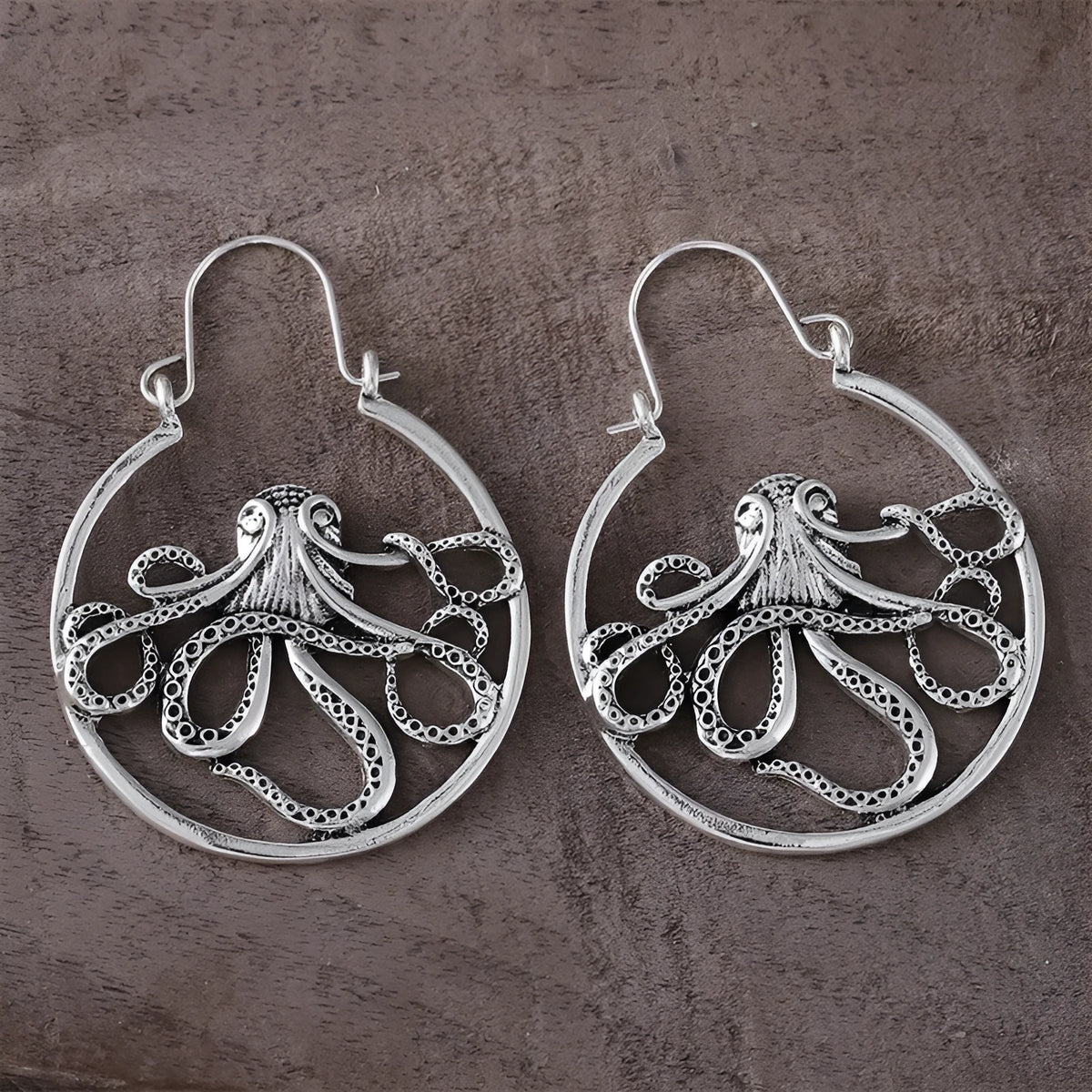 Vintage alloy octopus earrings in antique silver colour with detailed animal modelling