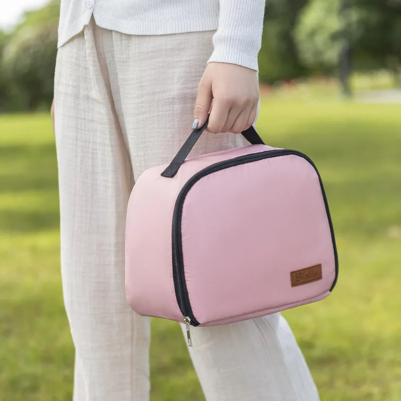 Insulated lunch box bag in textured cloth with large capacity for bento and rice, available in multiple colours