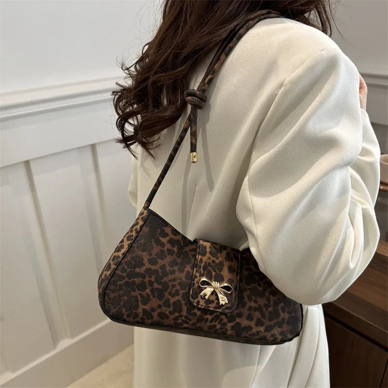 Large capacity casual women's PU handbag with sandwich pocket design in black colour