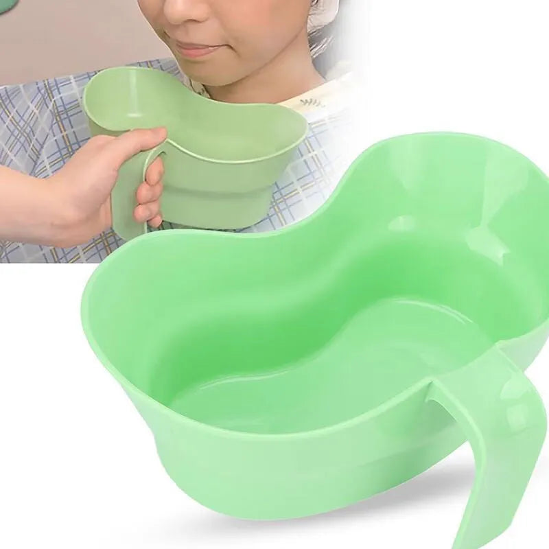 Green plastic gargle cup for bedridden elderly nursing care with modern simplicity design