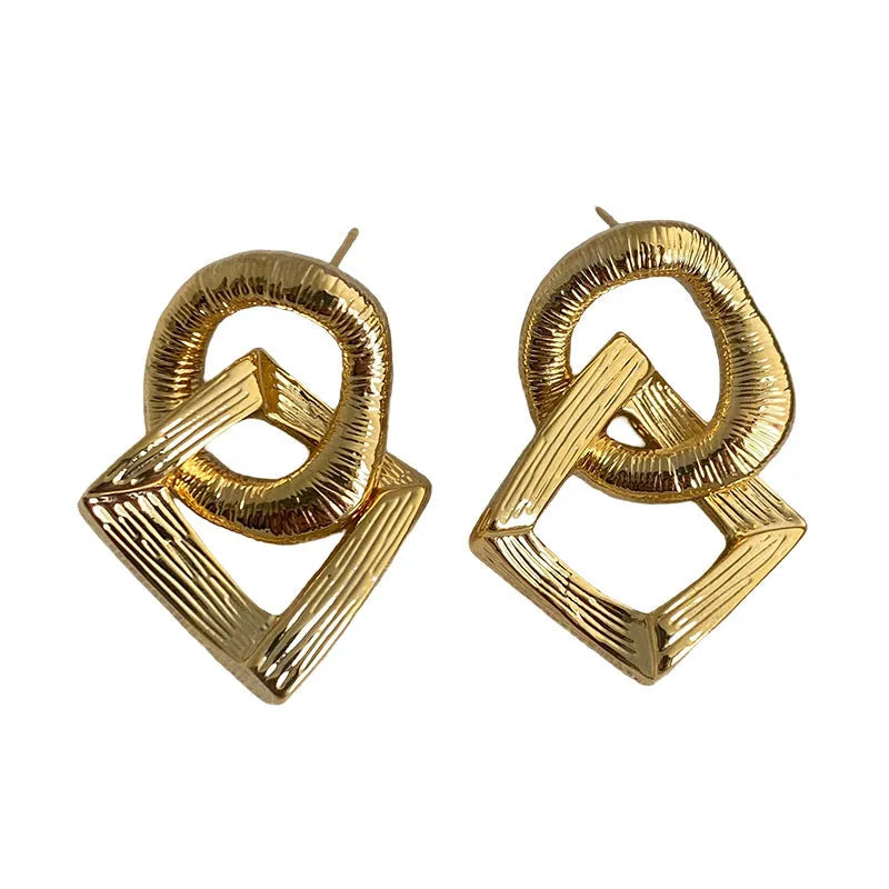 Geometric retro-style copper drop earrings with 3.4 cm length in gold or silver finish.