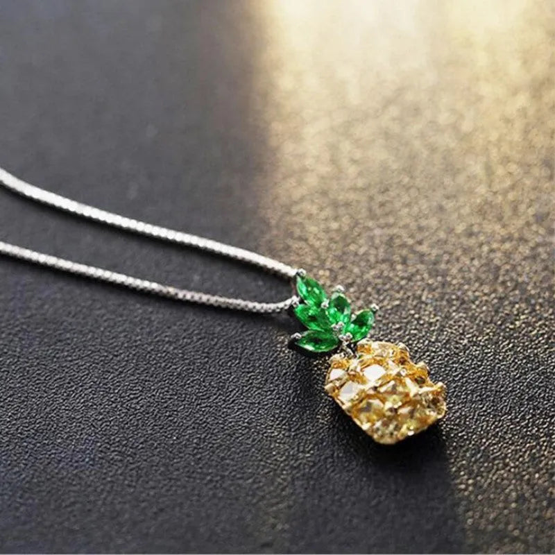 Silver pineapple diamond necklace with geometric design in Korean fashion style