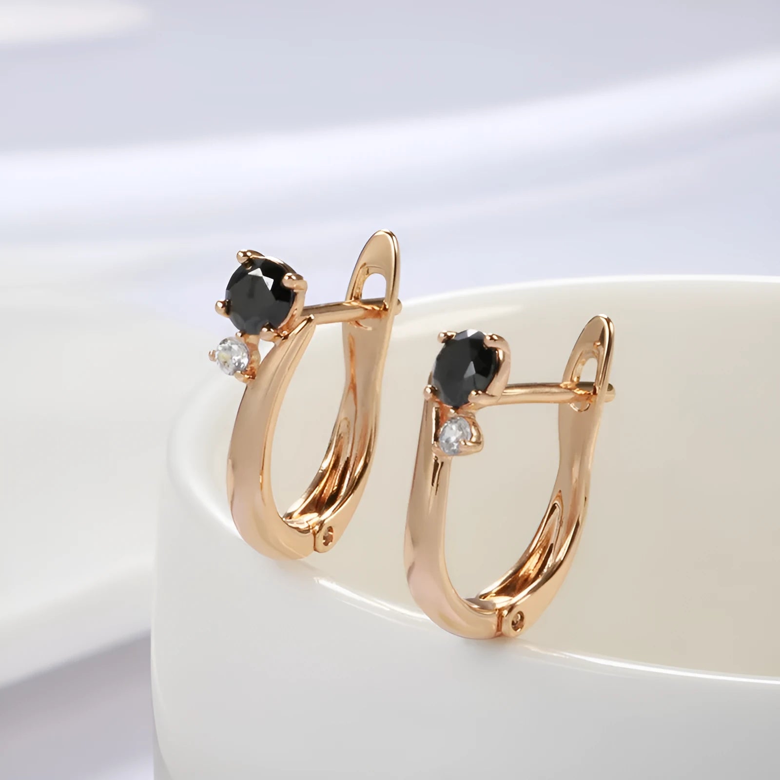 Women's black agate drop earrings in gold with geometric retro design and artificial gemstone inlay