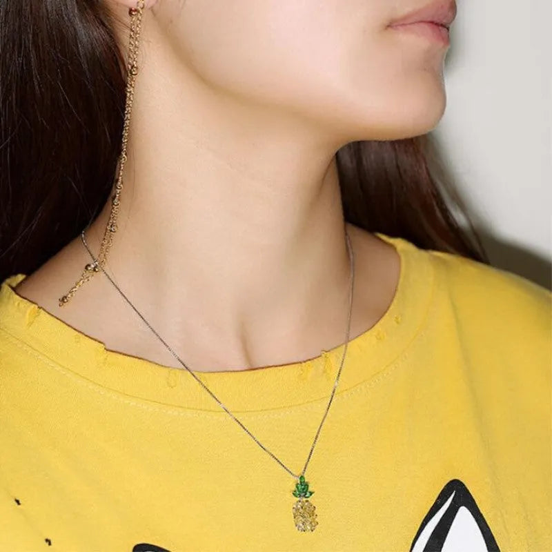 Silver pineapple diamond necklace with geometric design in Korean fashion style