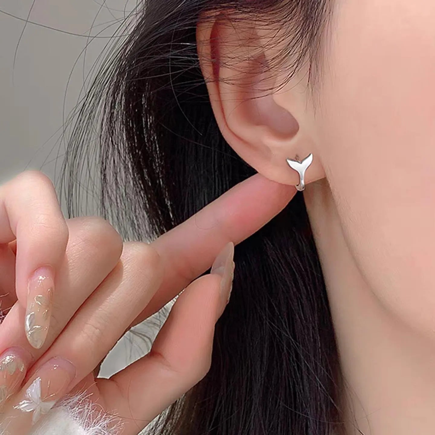 Women's fishtail design earrings in electroplated white gold or yellow gold colour on copper material