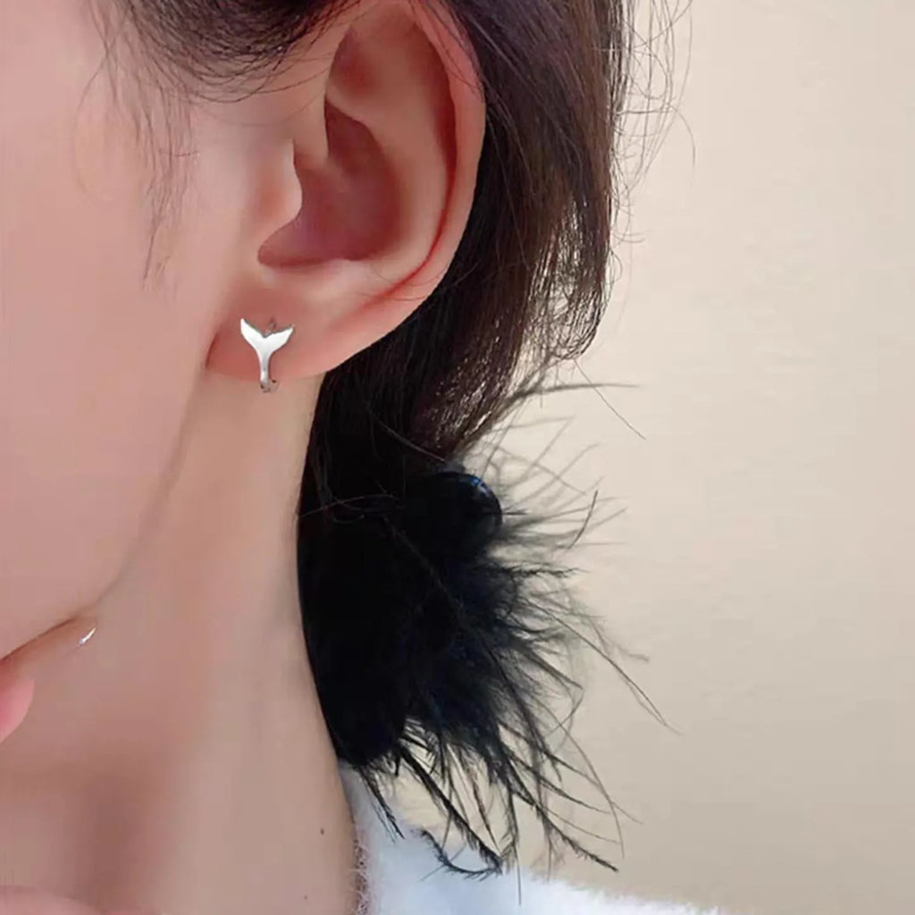 Women's fishtail design earrings in electroplated white gold or yellow gold colour on copper material
