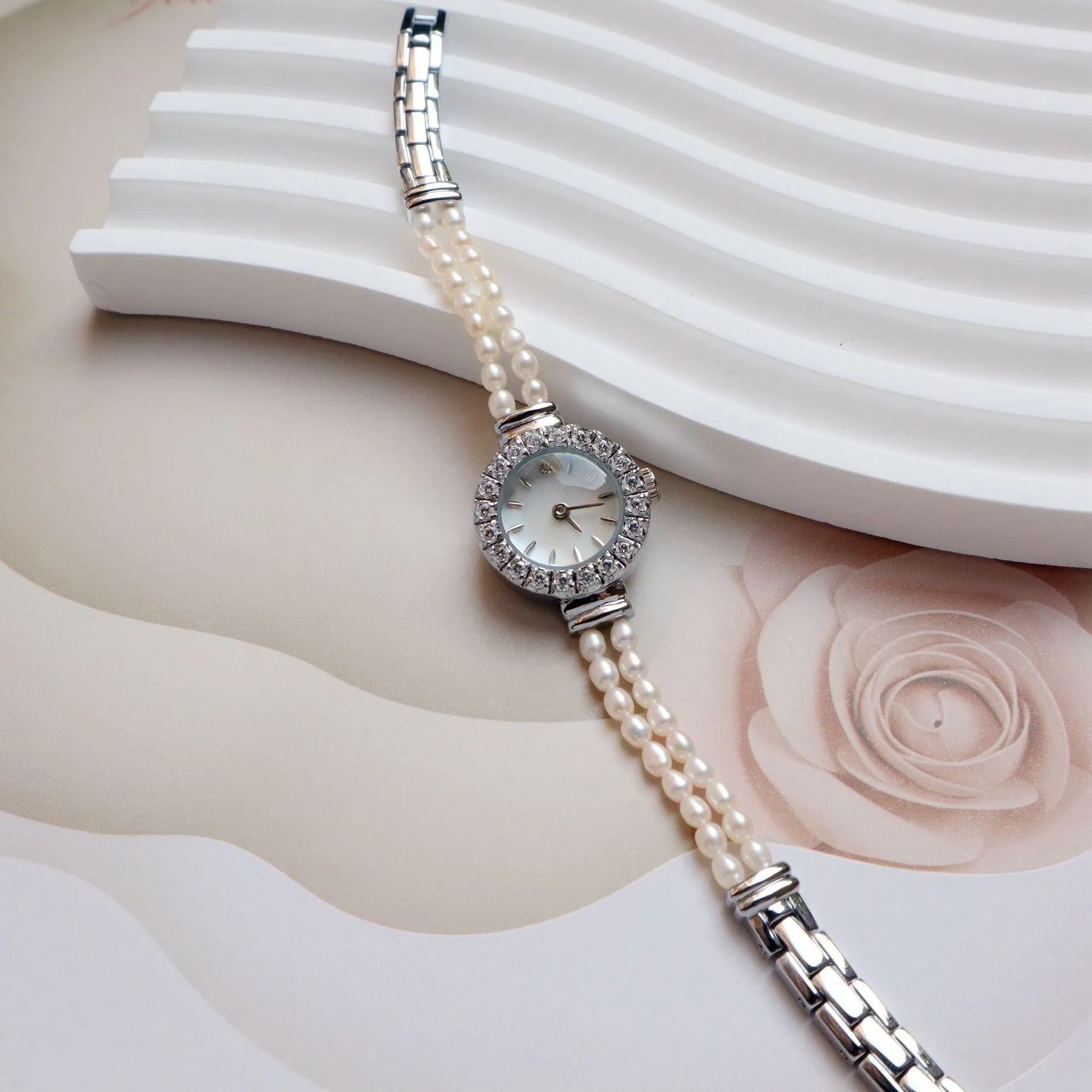 Light gold women's freshwater pearl bracelet watch with stainless steel strap and round mineral glass dial