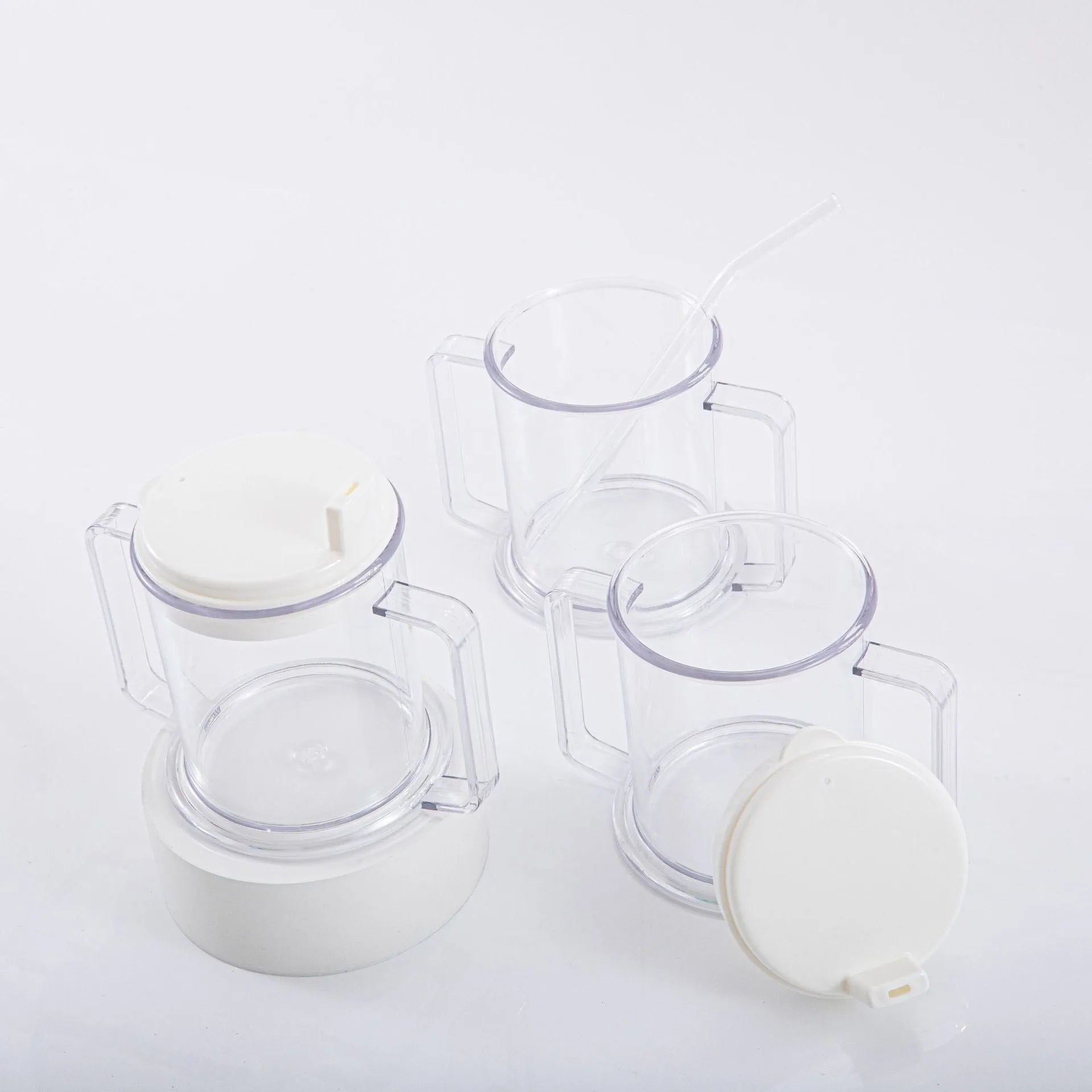 Transparent spill-proof drinking cup with PP plastic construction showing dimensions