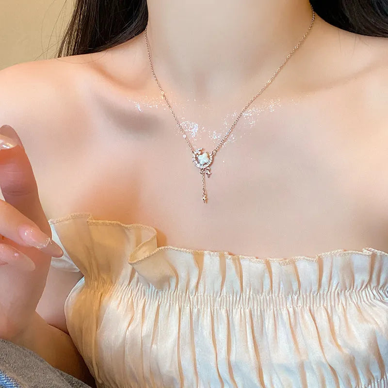 Women's star and moon necklace with zirconium stones on copper clavicle chain in gold colour