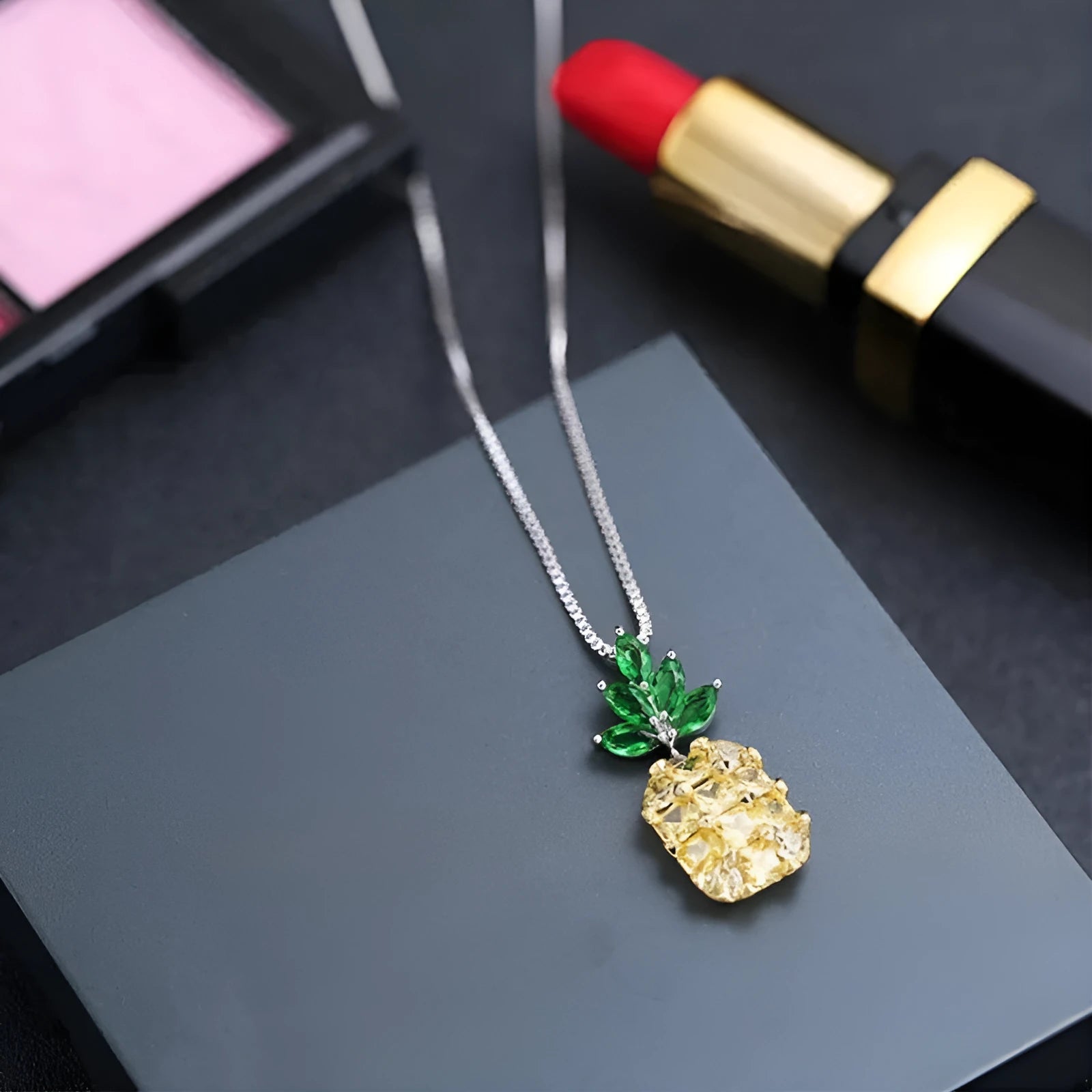 Silver pineapple diamond necklace with geometric design in Korean fashion style