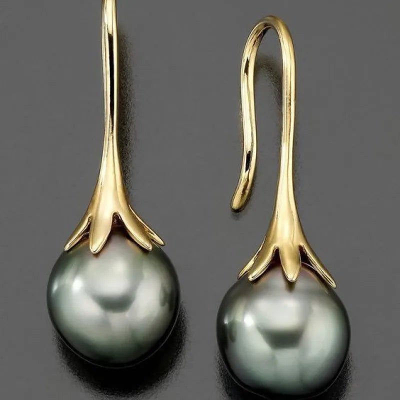 Women's gold electroplated retro earrings with alloy construction and OL fashion style