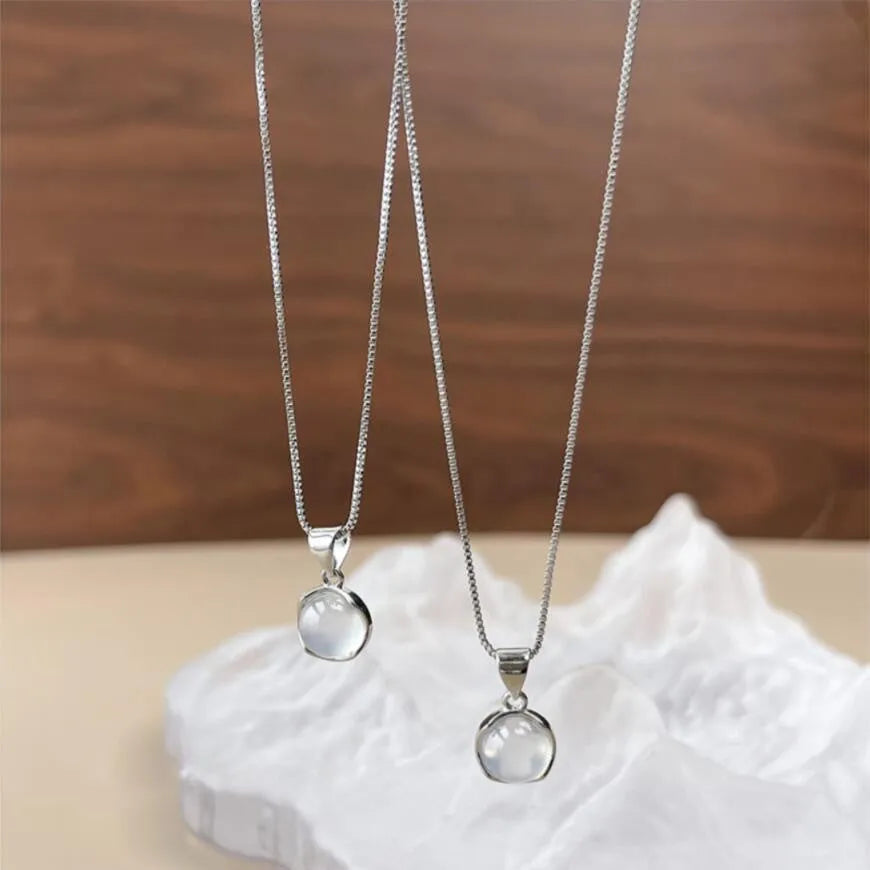 Women's Korean-style oval pendant necklace with eight-point star charm on adjustable box chain