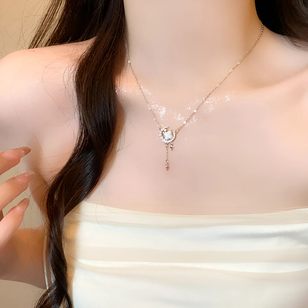 Women's star and moon necklace with zirconium stones on copper clavicle chain in gold colour