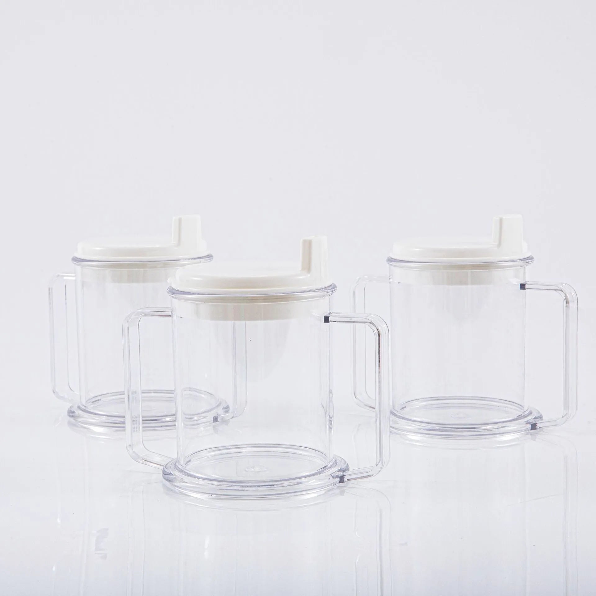 Transparent spill-proof drinking cup with PP plastic construction showing dimensions