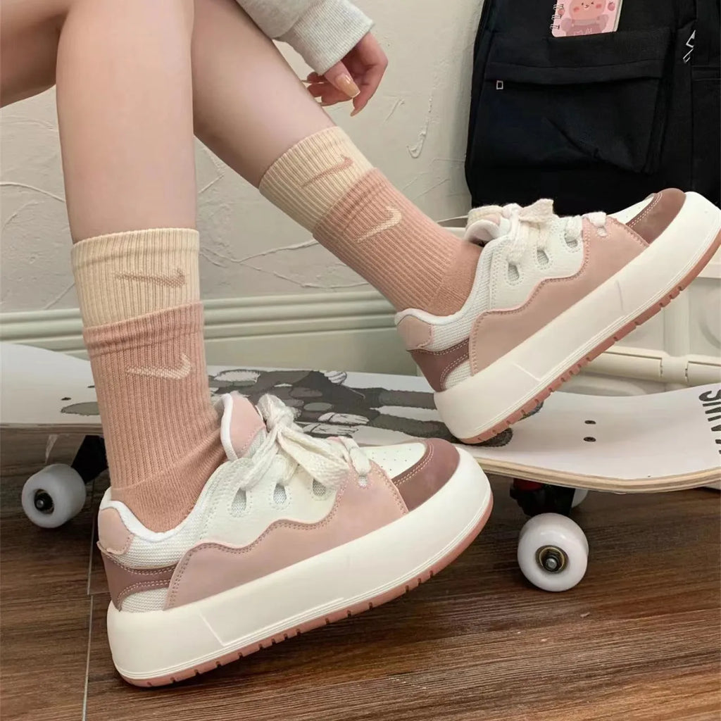 Green women's casual shoes with PU mesh uppers and a flat, non-slip sole.