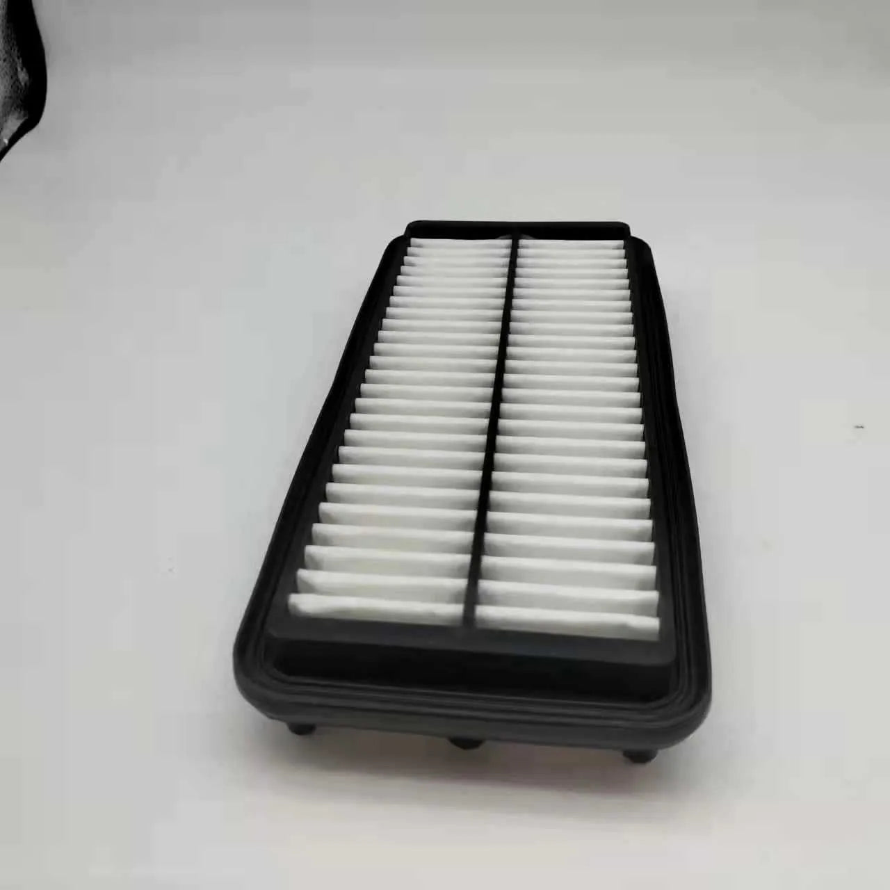 Black Hyundai car air filter with 256mm × 113mm × 40mm dimensions