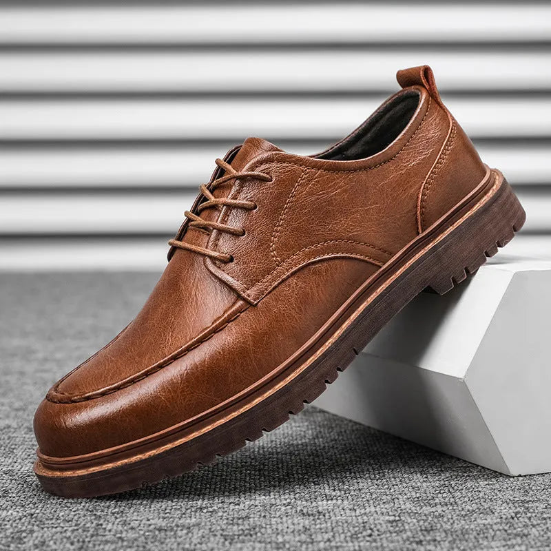 Men's casual leather shoes in black or brown with round toe and sewing line details