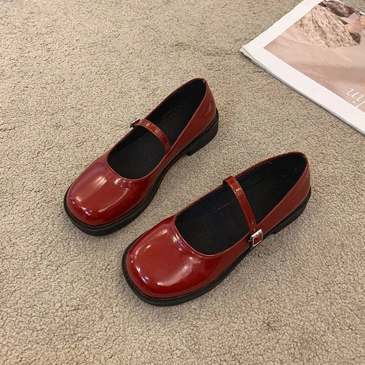 Women's vintage style leather flat shoes with round toe in three colour options