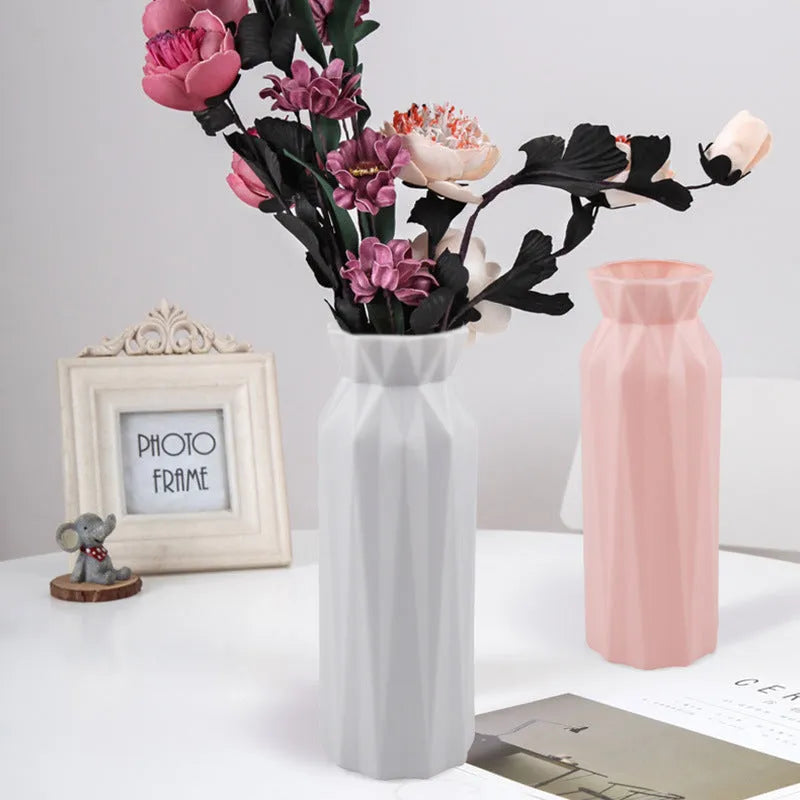 Drop-resistant melamine vase in grey, green, pink, or white colours with 7.2 cm base diameter