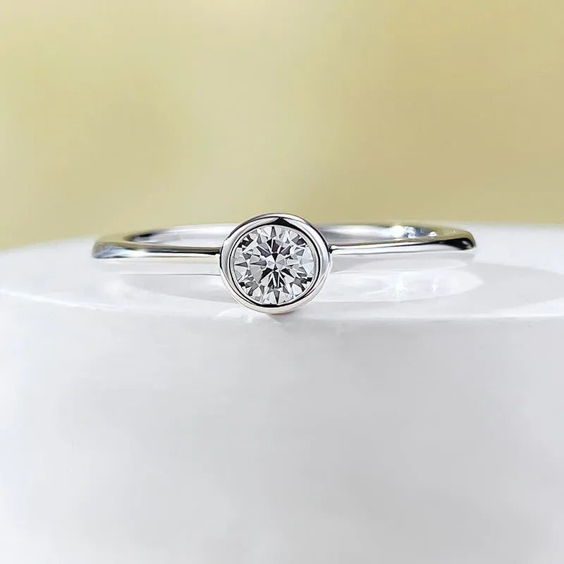 Minimalist silver crown-shaped ring with linear engraving detail in gold or platinum electroplated finish.