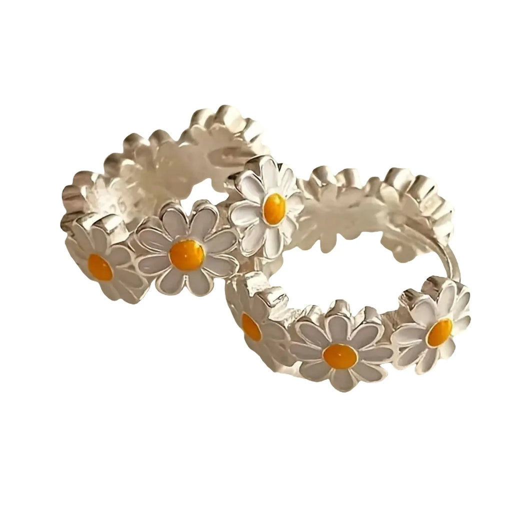 White daisy flower ring and earrings jewellery set with platinum-plated gem settings