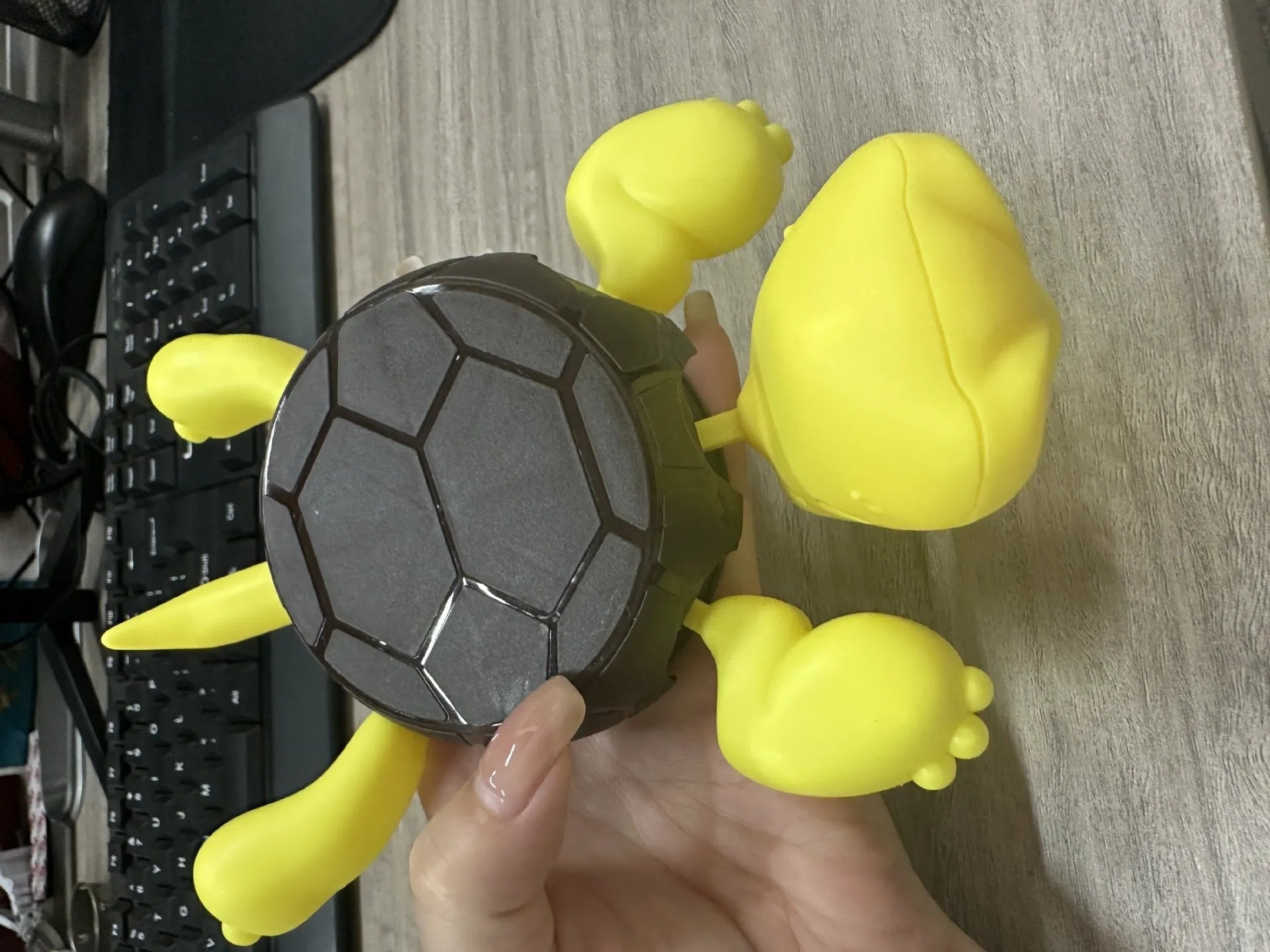 Creative turtle shaped coaster in light green, dark green, wheat starch, and yellow ABS plastic for heat insulation