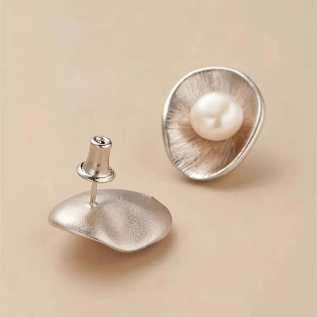 Gold-colour geometric sterling silver earrings with single pearl and needle fastening