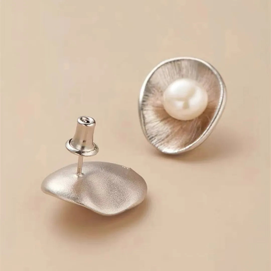Gold-colour geometric sterling silver earrings with single pearl and needle fastening