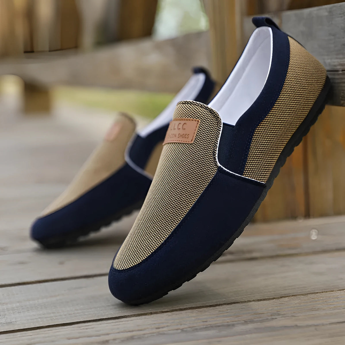 Men's grey canvas board shoes with round toe and rubber soles