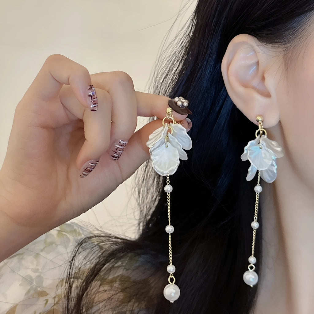 Women's shell-shaped pearl tassel earrings with four clip style options measuring 8.8cm long