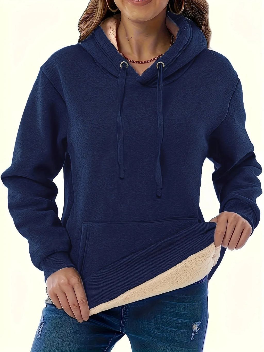 Women's thick polyester hooded sweater with pockets in loose fit