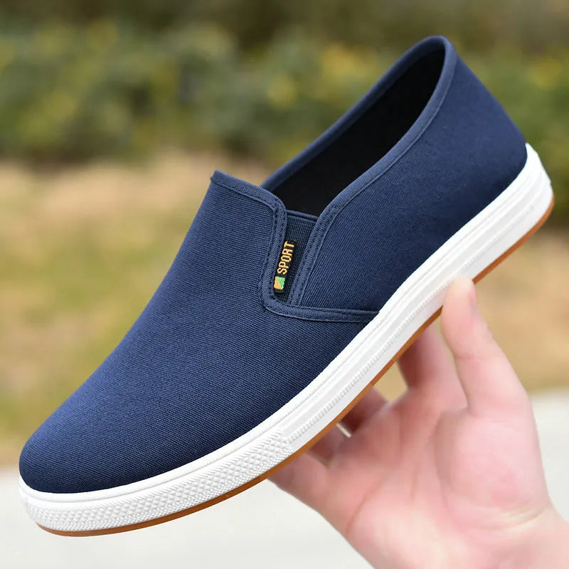 Men's low-top slip-on cloth shoes in canvas with round toe and injection moulded sole