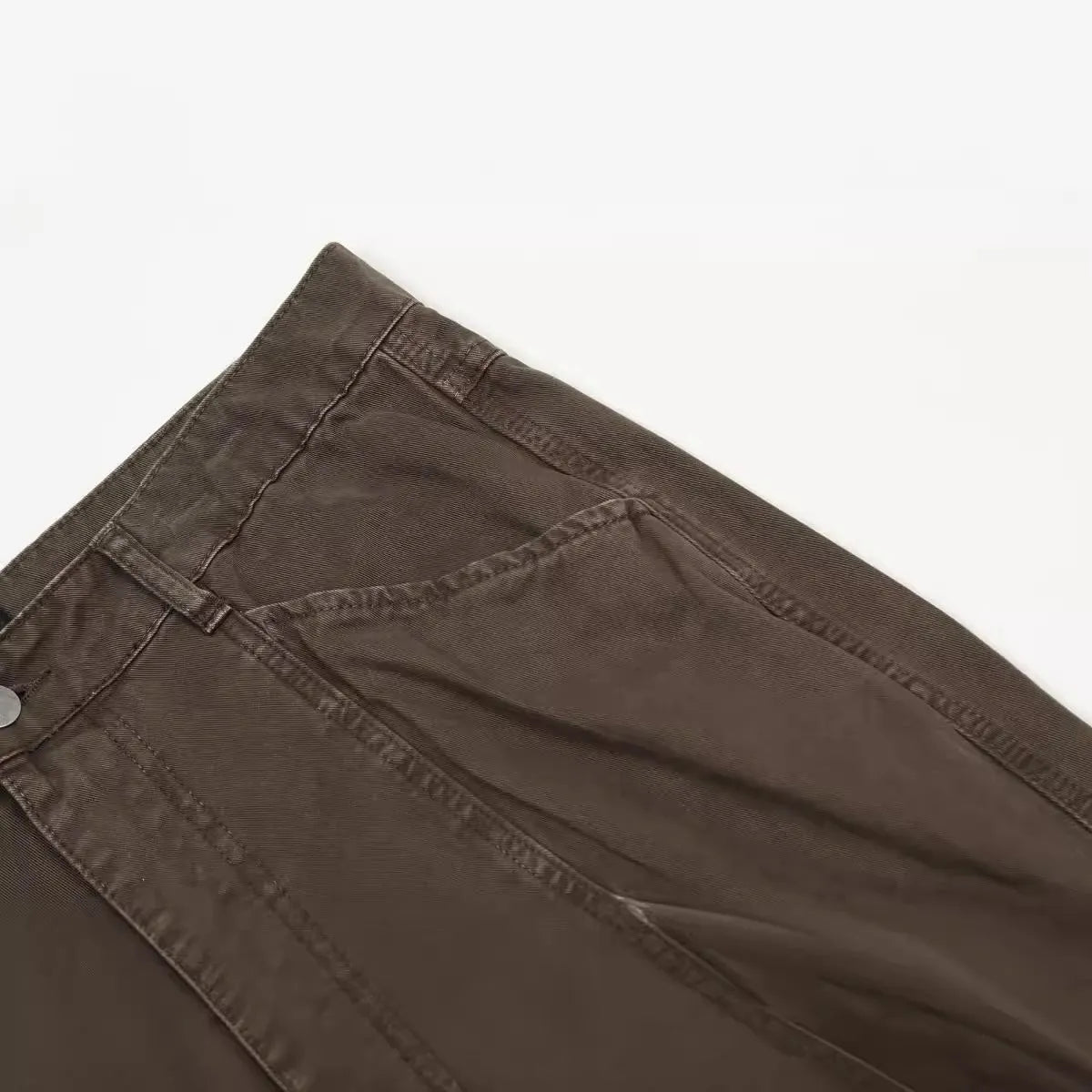 Men's loose straight-leg high-waist jeans in brown cotton fabric laid flat