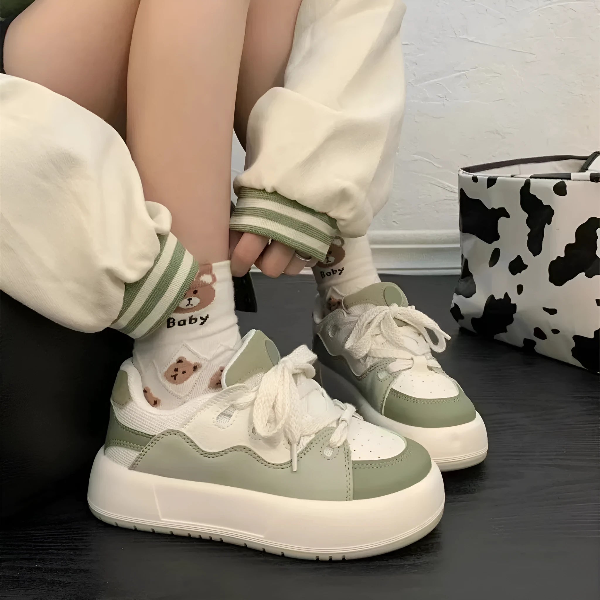 Green women's casual shoes with PU mesh uppers and a flat, non-slip sole.