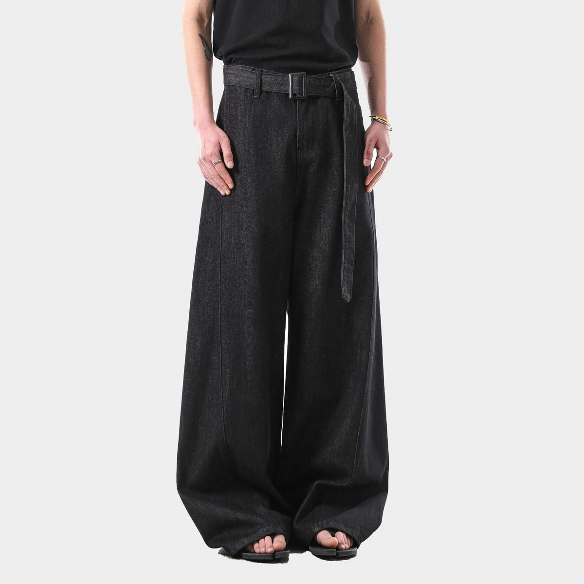 Black high waist straight leg women's jeans with zip fly in American retro style