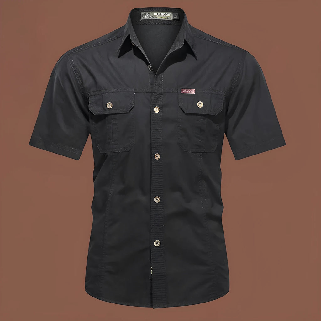 Men's short sleeve cotton work shirt in loose fit design with non-ironing treatment