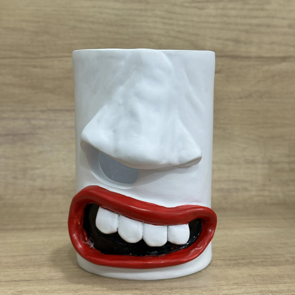 Resin desktop ornament acting as a tissue box holder in American style.