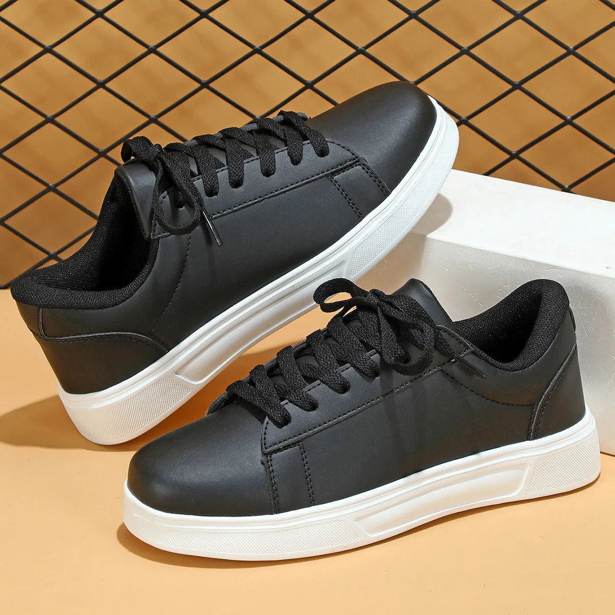 Platform skateboard sneakers with mid-heel, artificial PU upper and round toe in multiple colour options