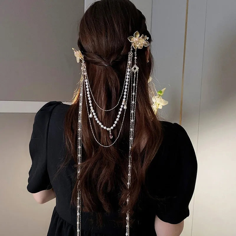 Gold grip women's hairpin with pearl, diamond floral details and acrylic tassel