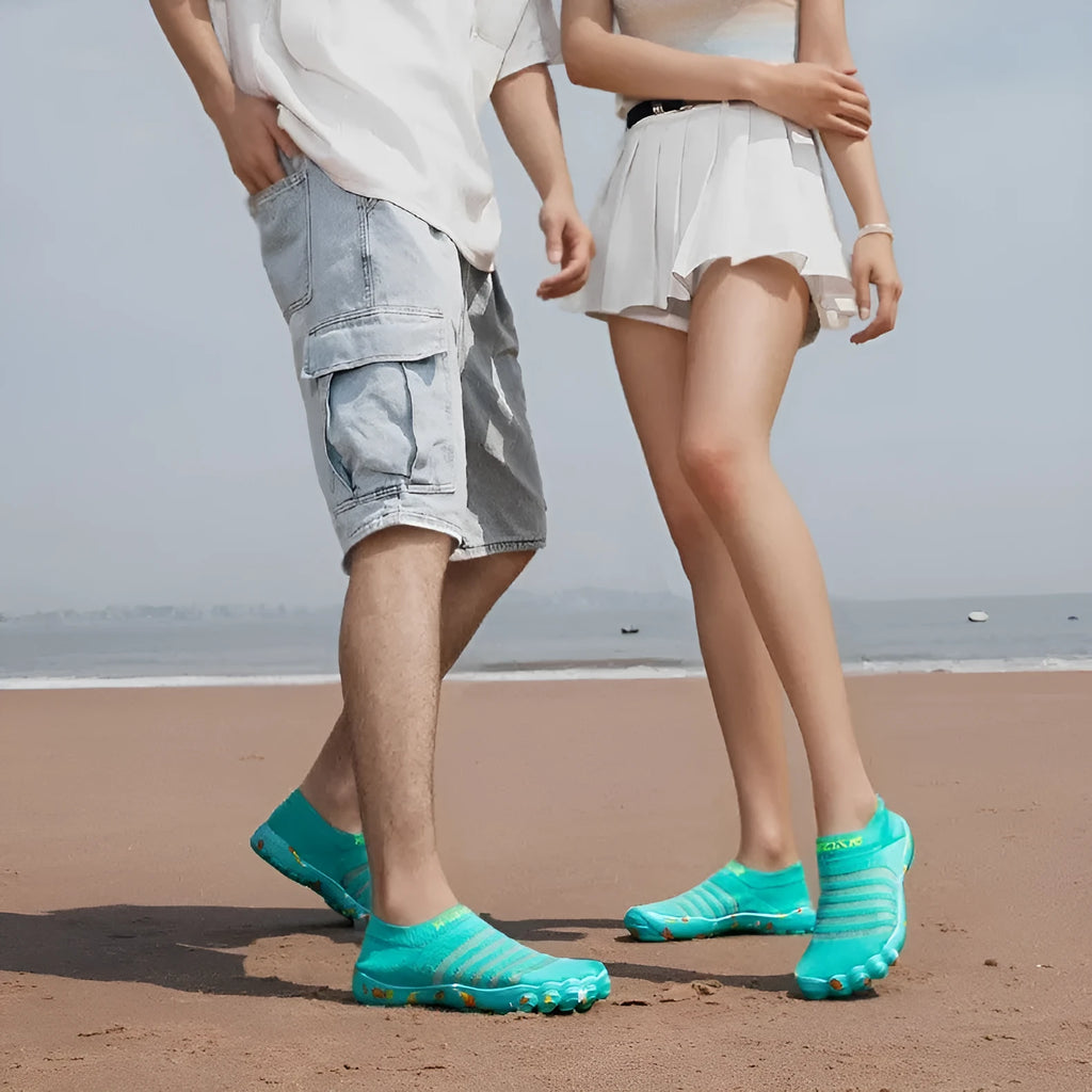 Men's camouflage water shoes with Flyknit upper and rubber sole for beach and swimming