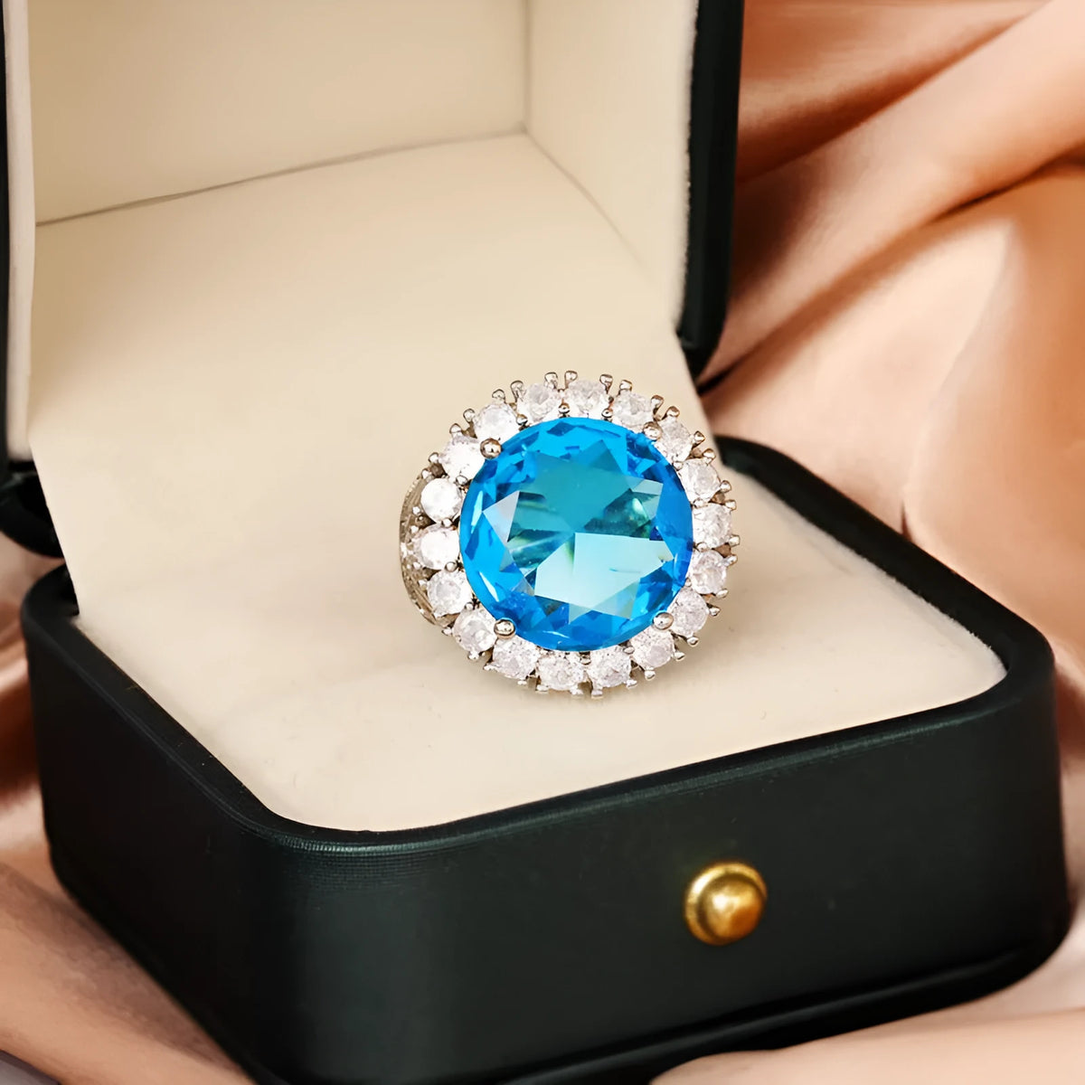 Italian court retro hollow women's ring in brass white steel available sizes 6-10