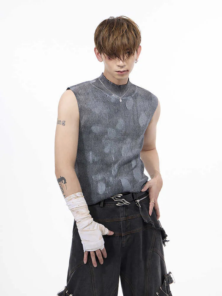 Black men's sleeveless T-shirt with silver pastebrushing wool vest pattern and stand collar