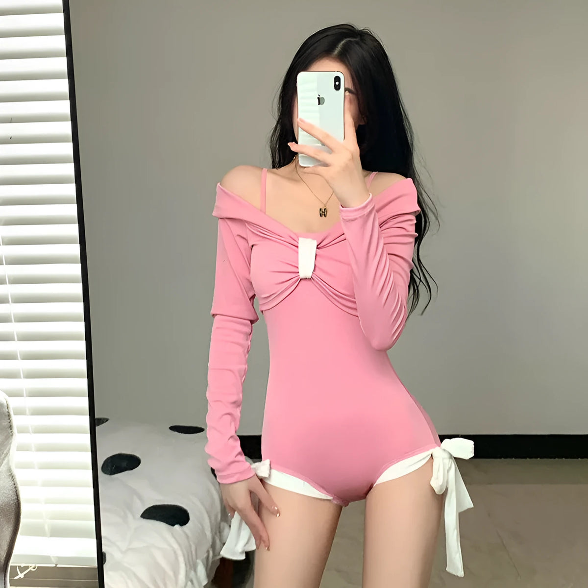 Women's long sleeve one-piece swimsuit in polyester fibre available in black or pink colours