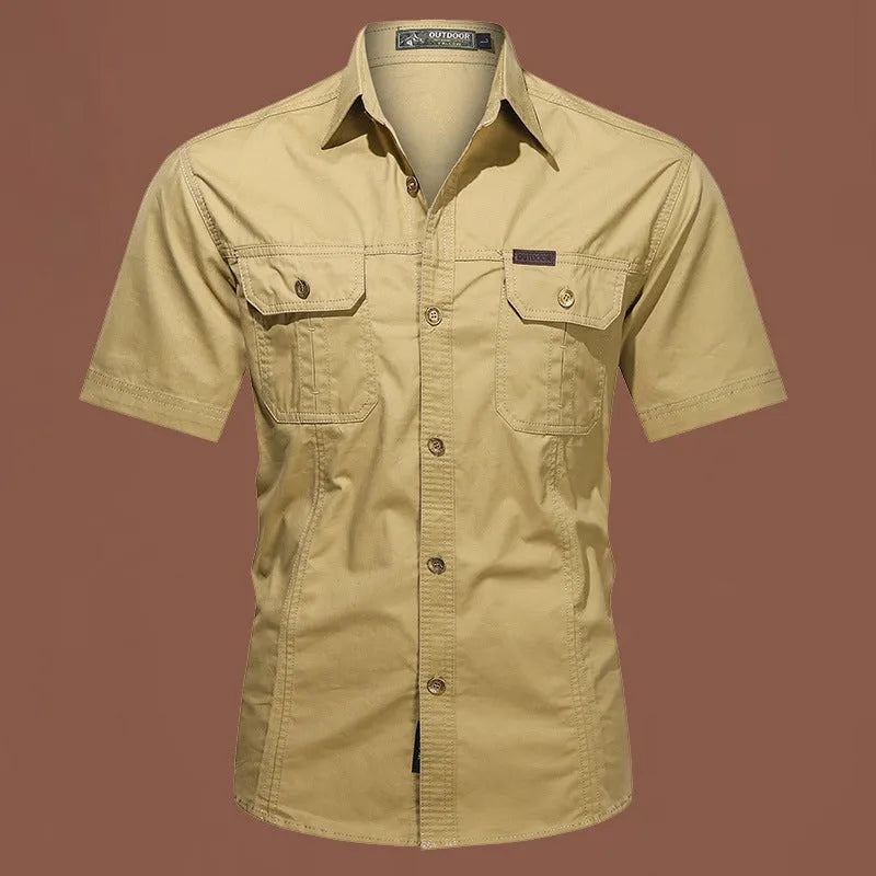 Men's short sleeve cotton work shirt in loose fit design with non-ironing treatment