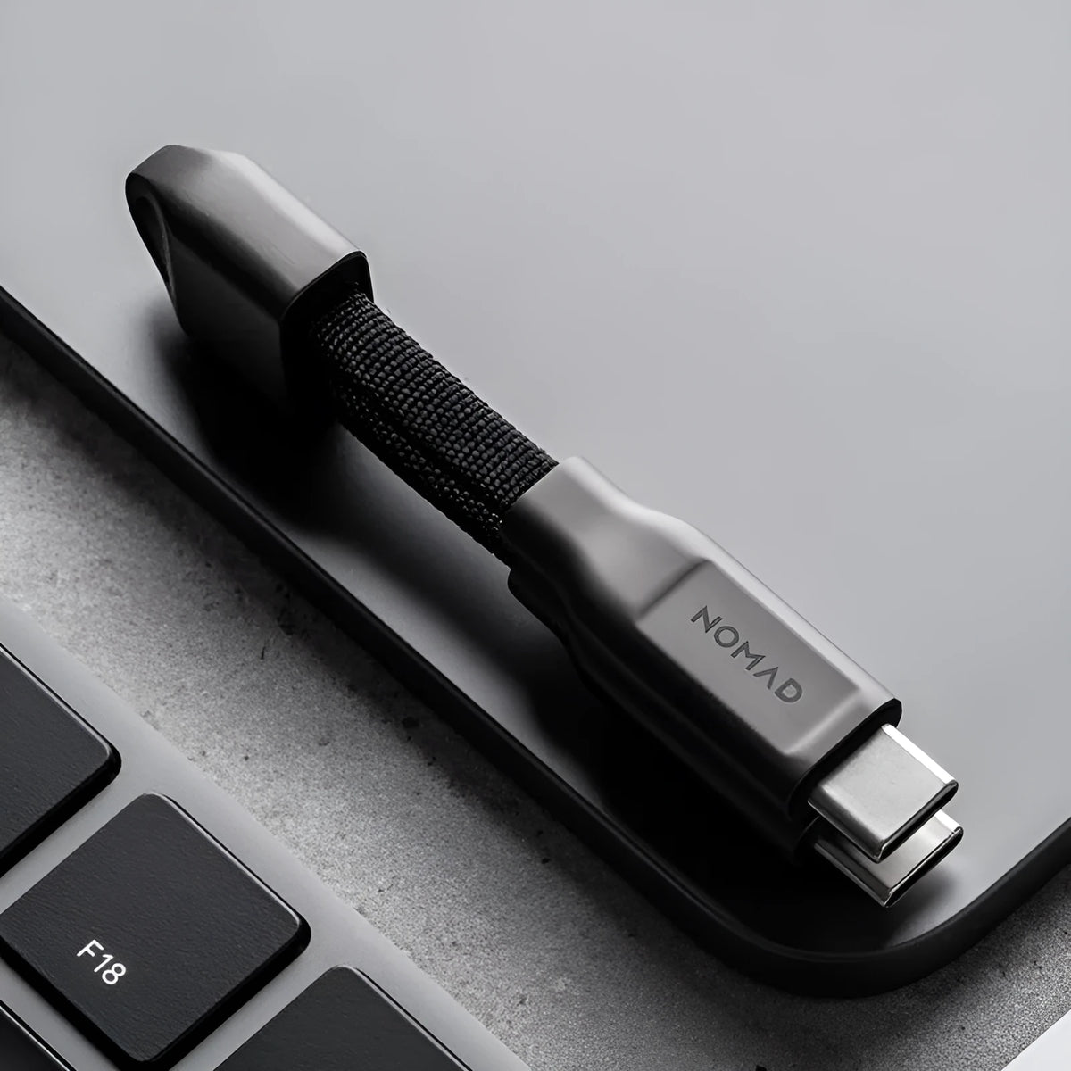 12cm keychain USB-C fast charging cable, magnetic suction, nylon braided black, 60W